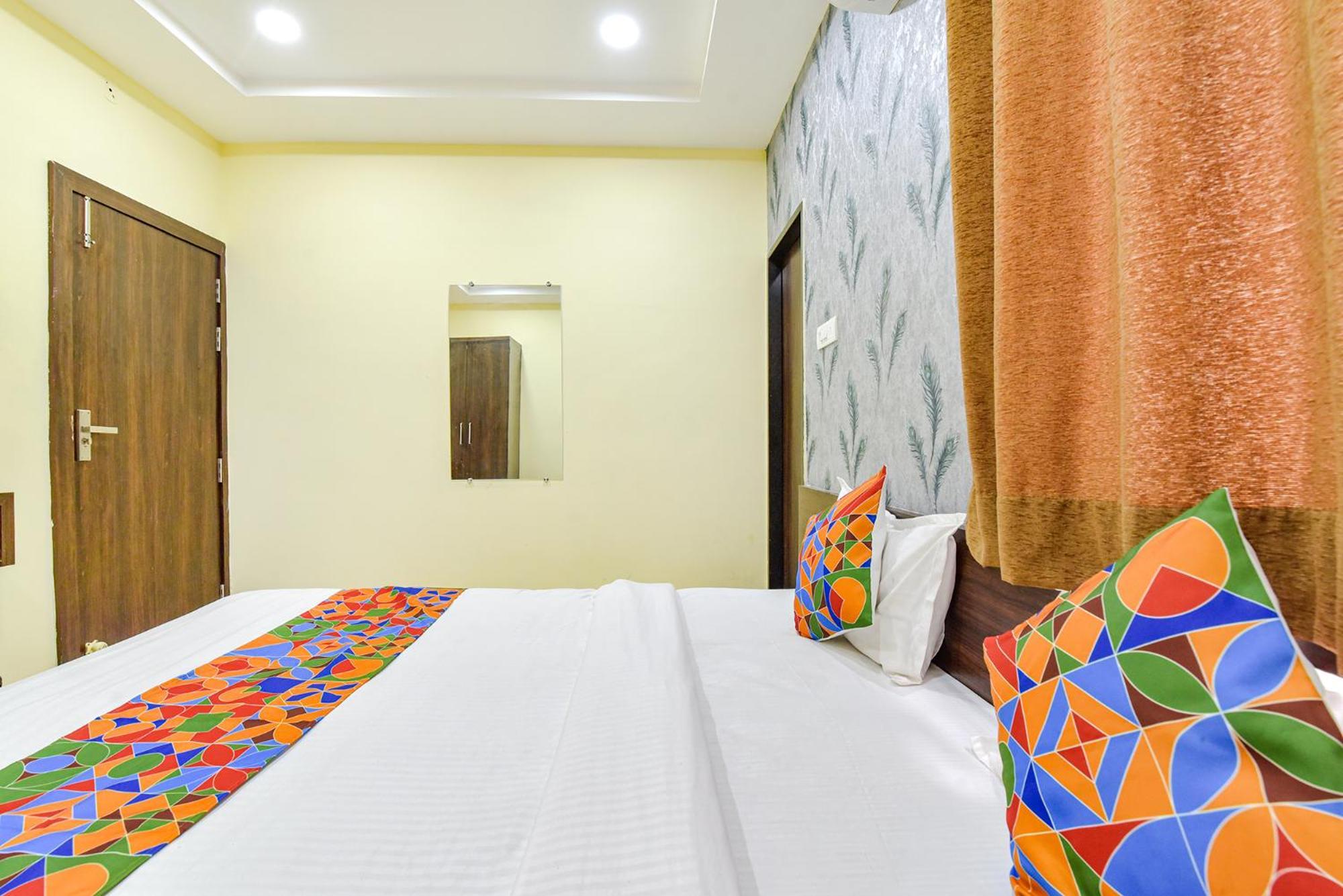 Fabexpress A2 And Restro Hotel อินดอร์ ภายนอก รูปภาพ
