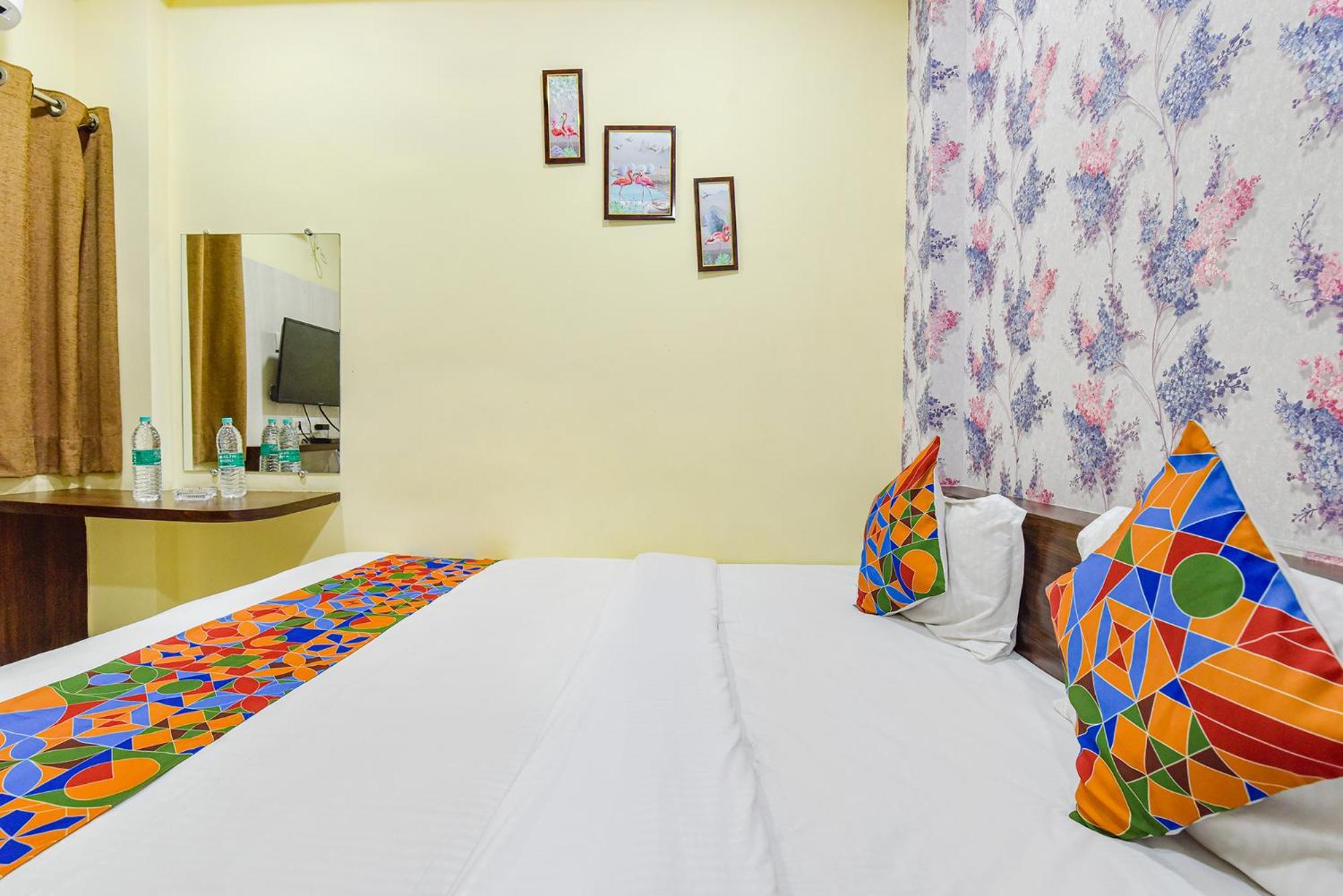 Fabexpress A2 And Restro Hotel อินดอร์ ภายนอก รูปภาพ