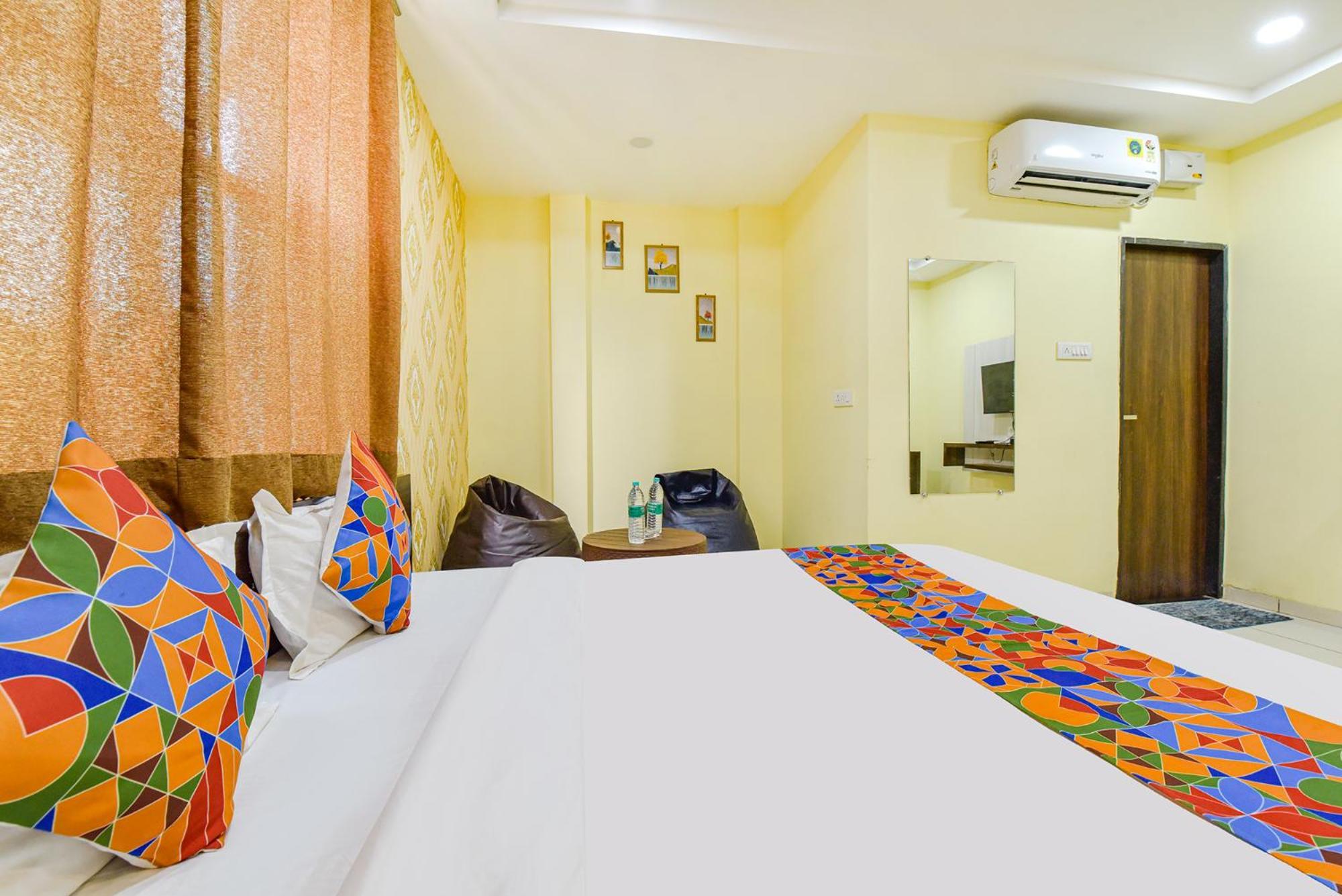 Fabexpress A2 And Restro Hotel อินดอร์ ภายนอก รูปภาพ