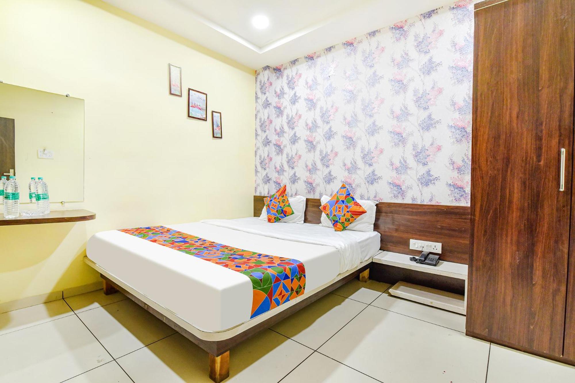 Fabexpress A2 And Restro Hotel อินดอร์ ภายนอก รูปภาพ