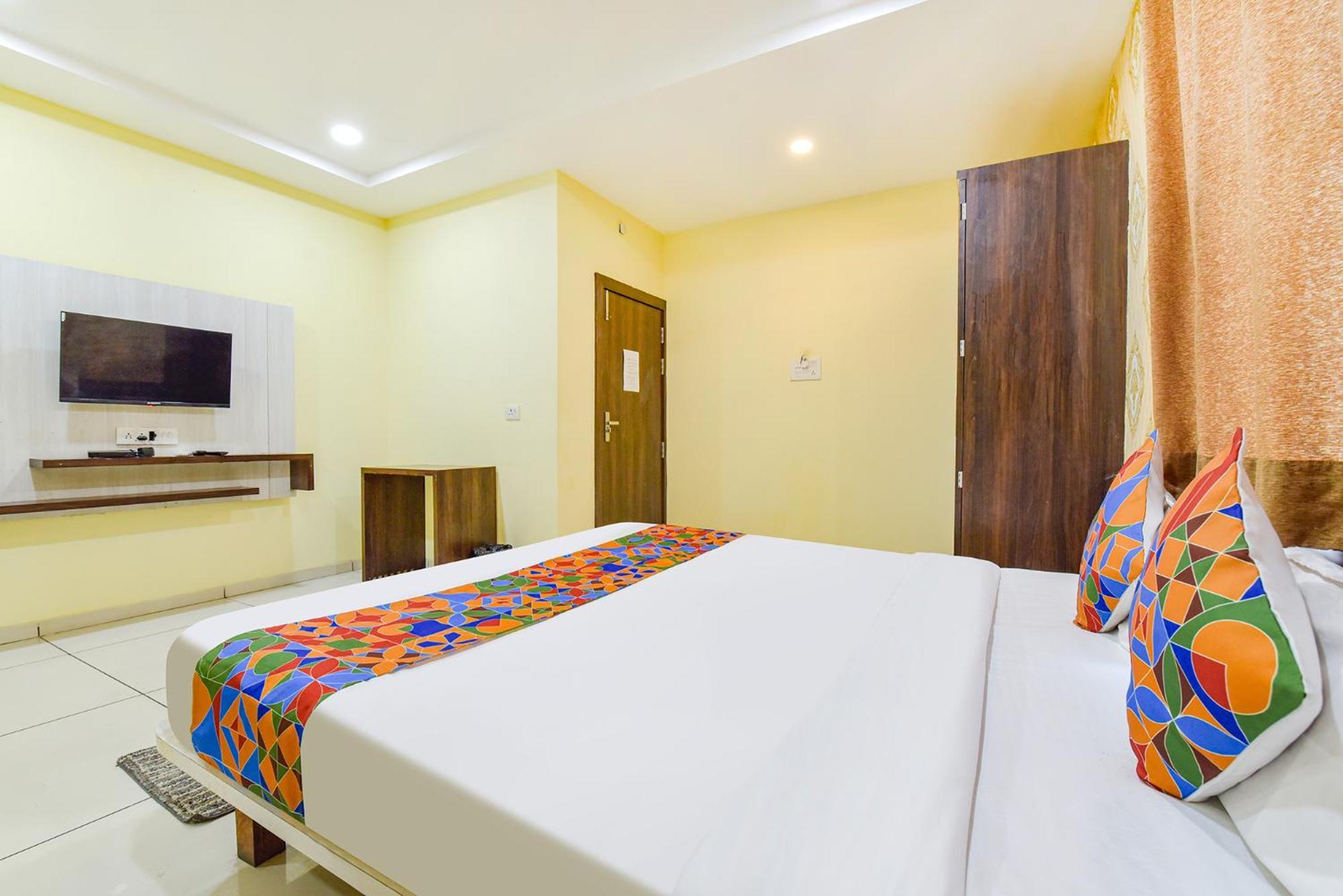 Fabexpress A2 And Restro Hotel อินดอร์ ภายนอก รูปภาพ