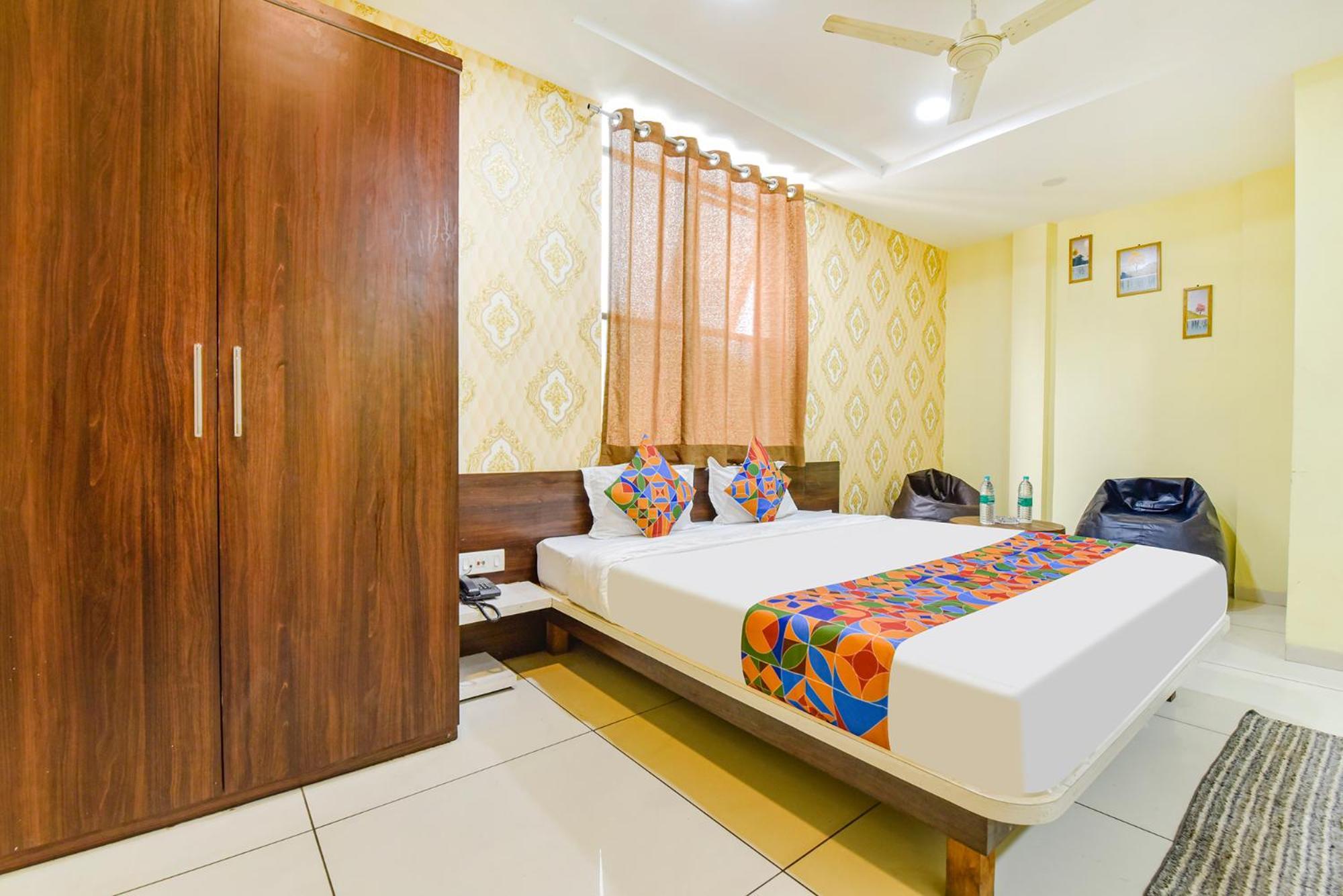 Fabexpress A2 And Restro Hotel อินดอร์ ภายนอก รูปภาพ